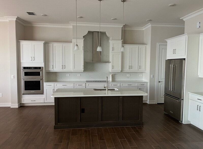 Building Photo - 597 Maraviya Blvd