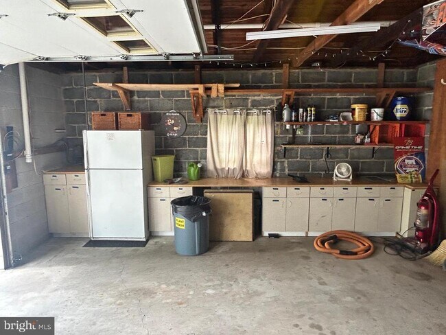 Building Photo - 29 S New Middletown Rd