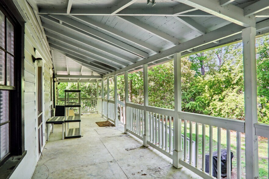 Building Photo - 2728 Tallulah Dr NE