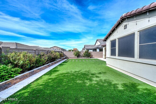 Building Photo - 7433 W Maya Way