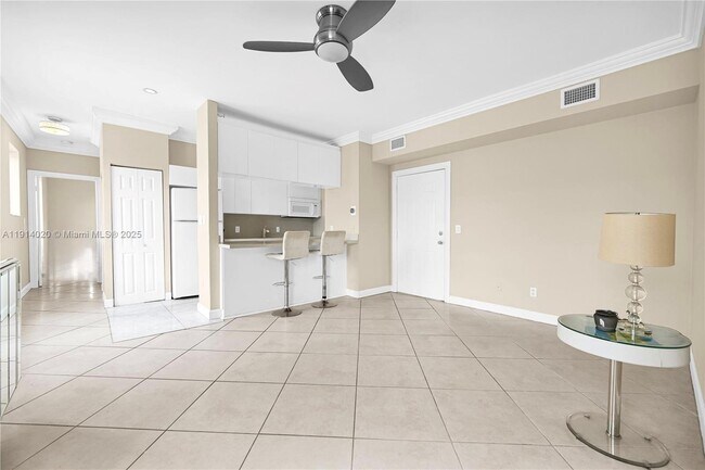 Building Photo - 1559 Michigan Ave