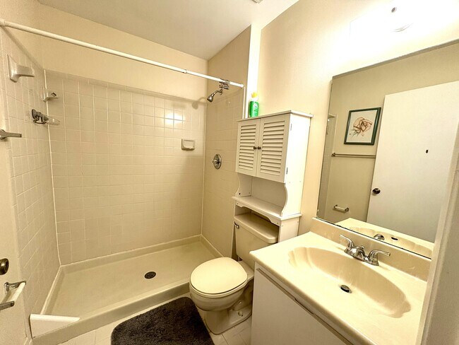 Building Photo - 9485 Boca Cove Cir