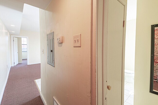 Building Photo - 527 S 21st St