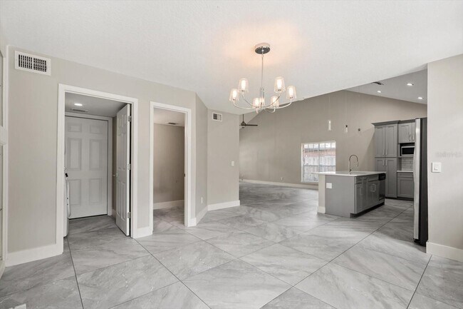 Building Photo - 1509 Red Oak Ct