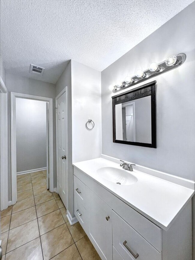 Building Photo - 5880 Waverly Dr