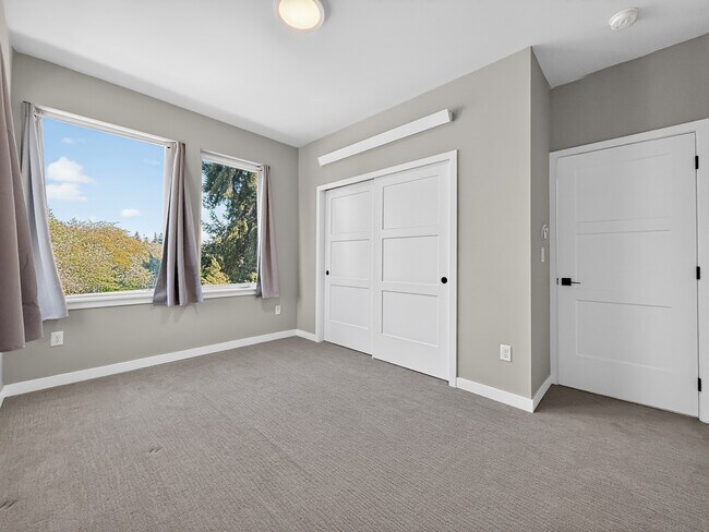 Building Photo - 1232 Harrington Ave NE