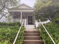 Building Photo - 2 bedroom duplex in the highlands!