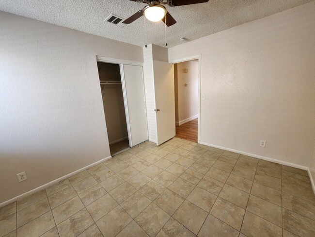 Building Photo - Beautiful  3 bedroom,2 bath,2 car garage h...