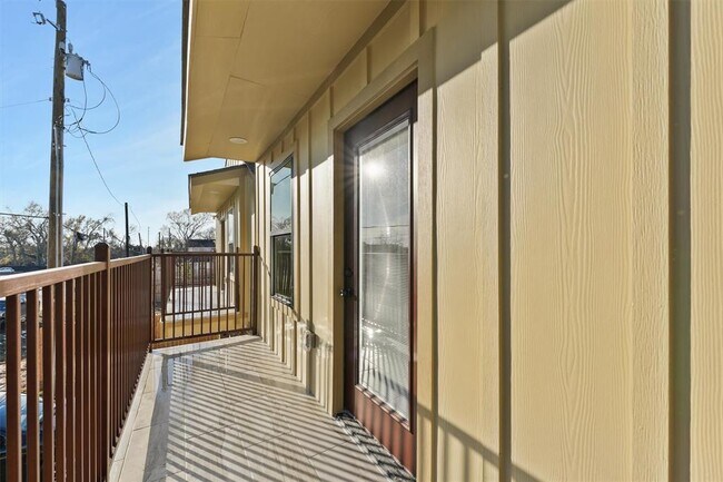 Building Photo - 2306 Wavell St