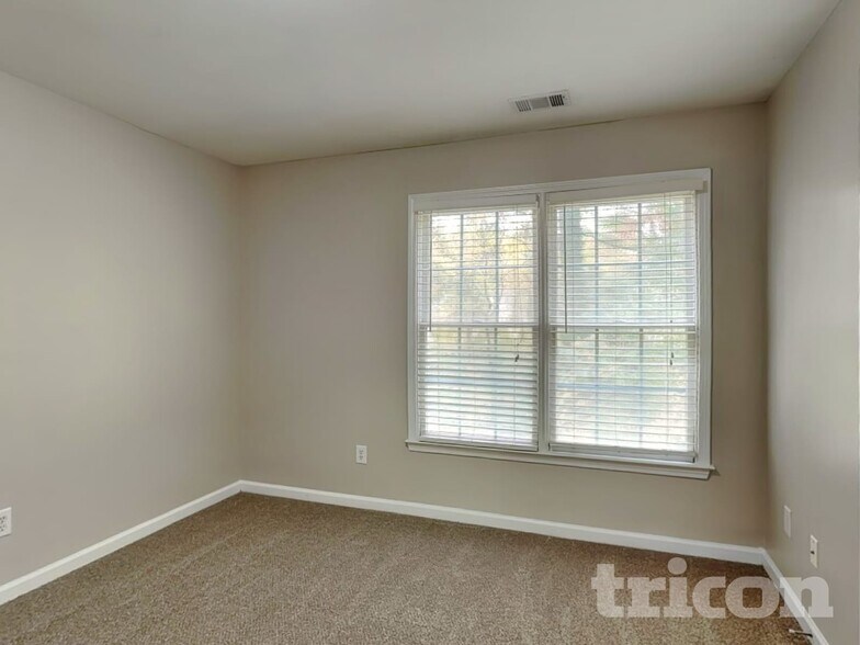 Building Photo - 716 Parkside Dr