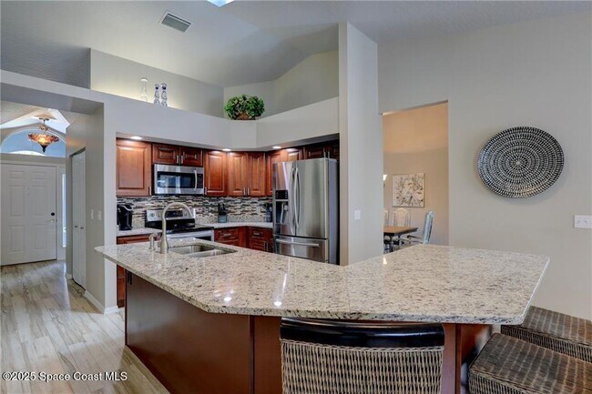 Building Photo - 562 Rolling Hill Dr