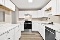 Building Photo - Modern 3-Bedroom Duplex in Holiday Hills, Traverse City