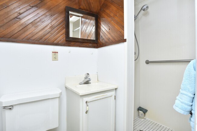 Building Photo - 5741 W Cedar Ave