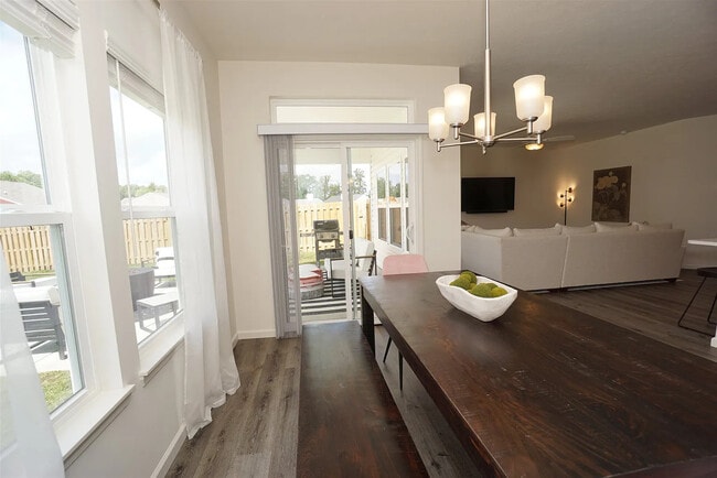 Building Photo - 2922 Poinciana Dr