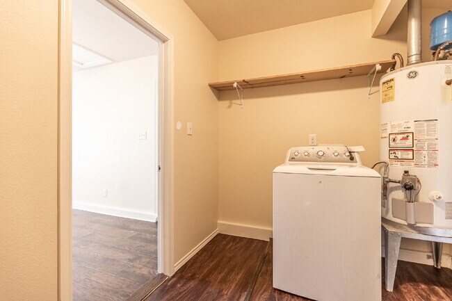 Building Photo - 8016 Landing Ave