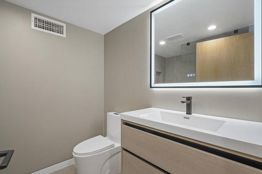 Building Photo - 1161 Stearns Dr