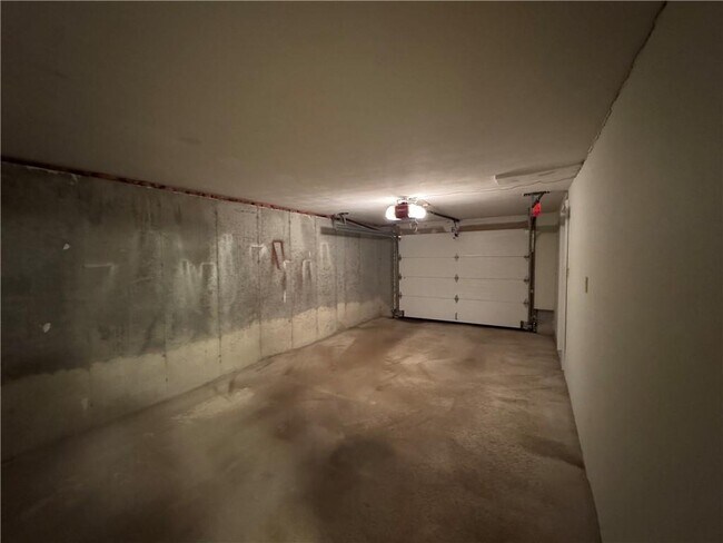 Building Photo - 320 Westmoreland St