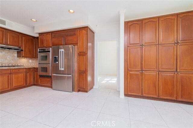 Building Photo - 22661 White Oaks