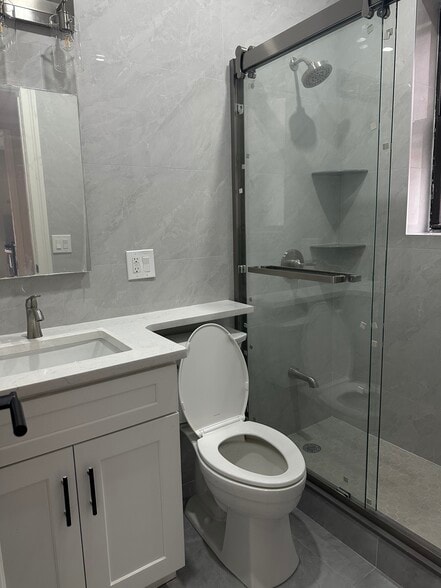 Building Photo - 4048 Hampton St