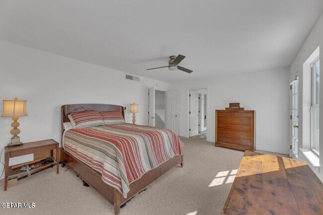 Building Photo - 1121 Regal Ridge Dr