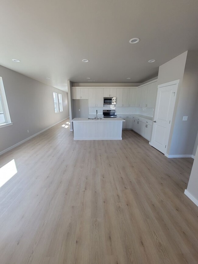 Building Photo - Beautiful NEW home in South Richland