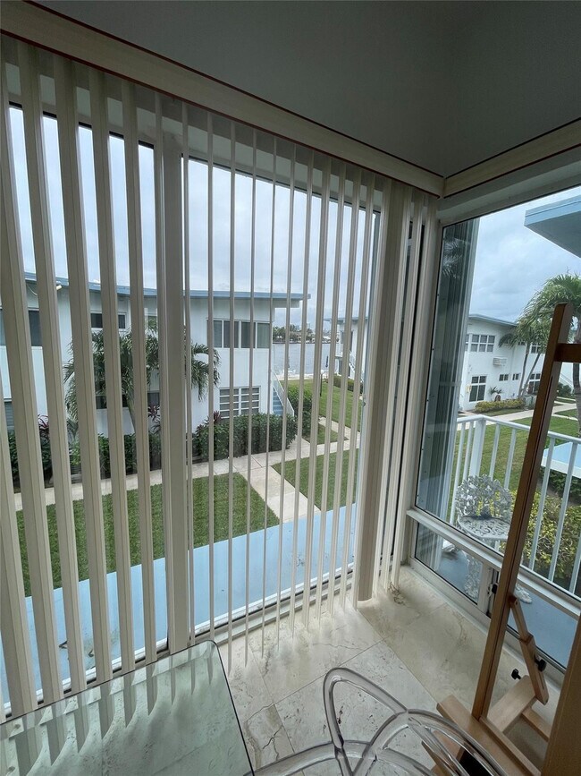 Building Photo - 425 Bayshore Dr