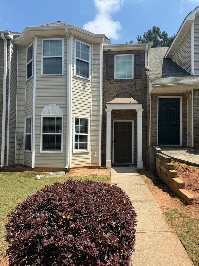Building Photo - 5240 Lincoln Dr