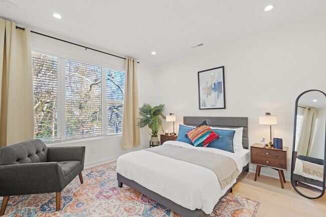 Building Photo - 1111 Dade St