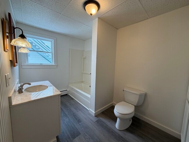 Building Photo - 80 Central St