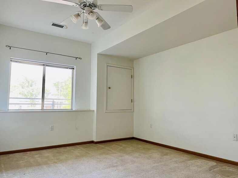 Building Photo - 301 Harbour Town Dr