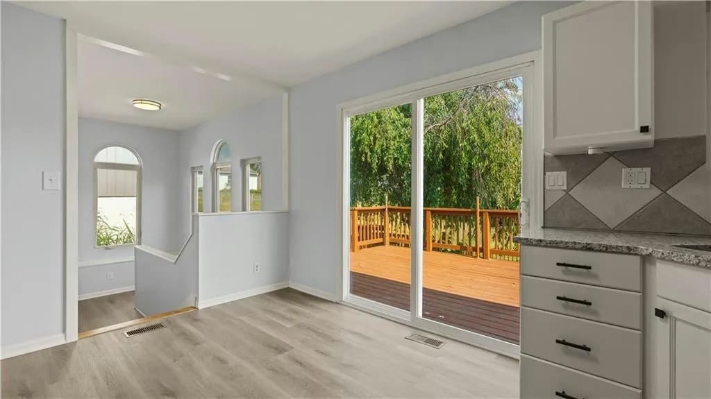 Building Photo - 16400 E 17th St S