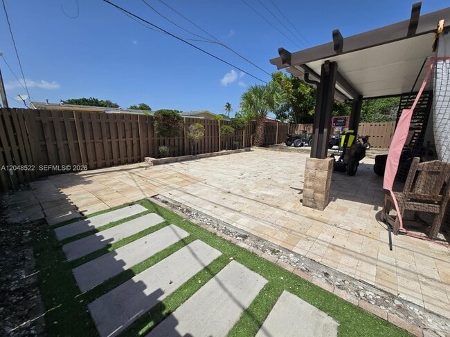 Building Photo - 8461 NW 27th Pl