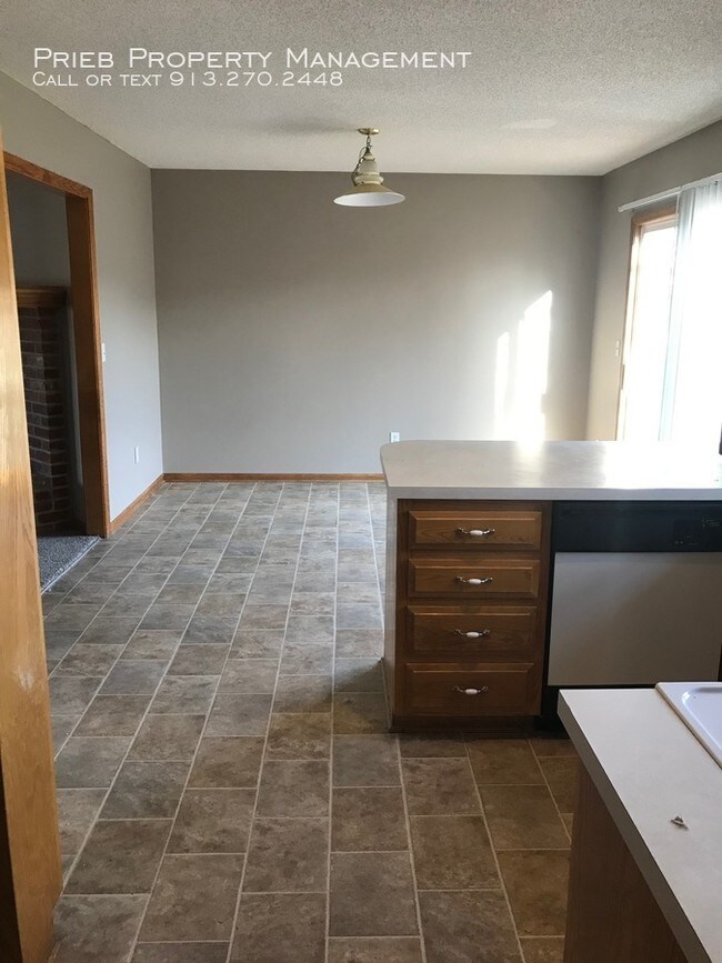 Building Photo - Riggs Duplex - Available July 16th