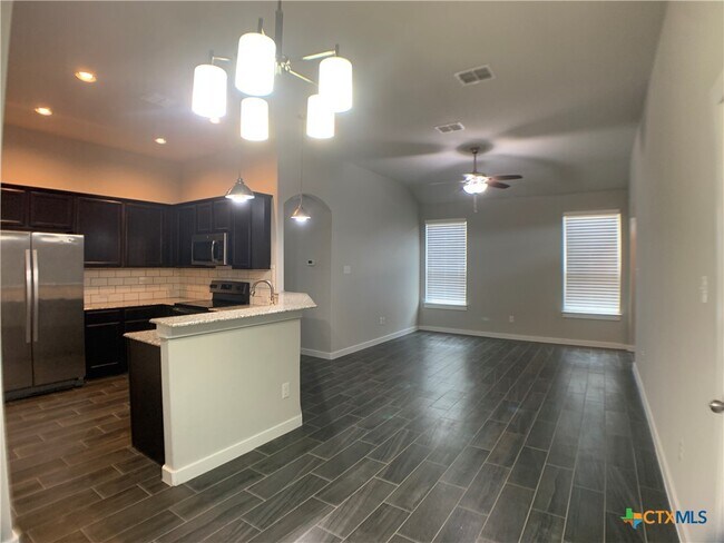 Building Photo - 354 Creekside Curve