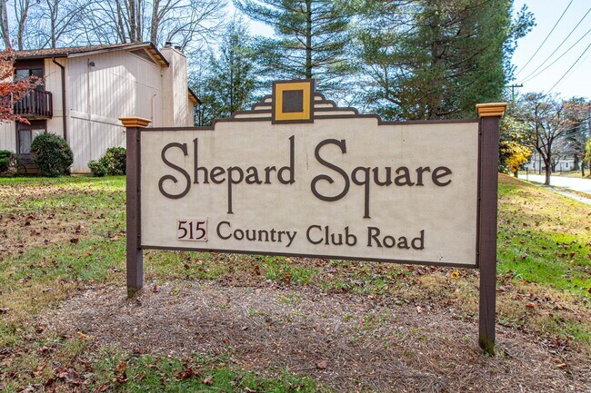 Building Photo - Convenient To Downtown Brevard