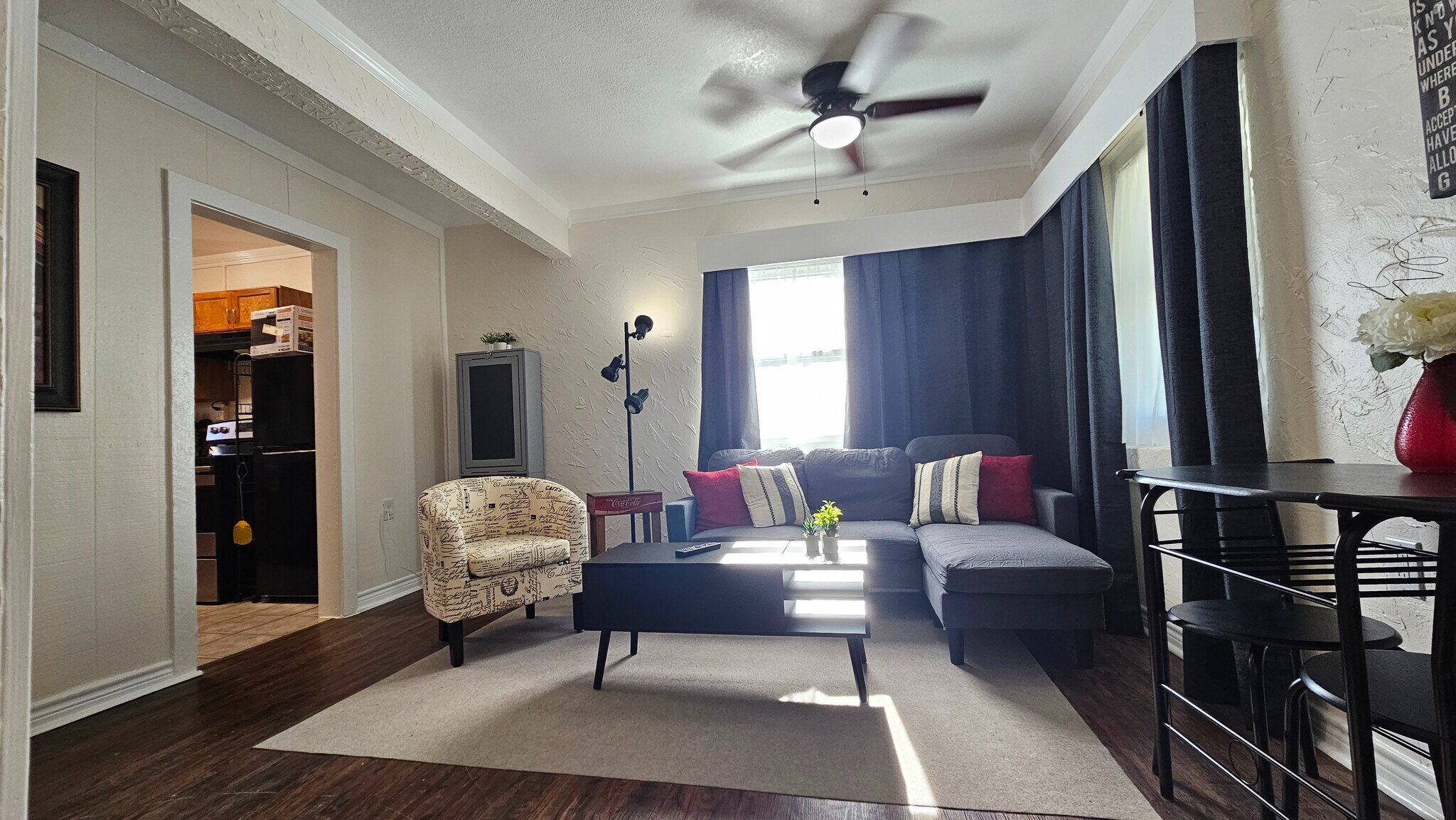 Building Photo - Room in House on Hayes Ct