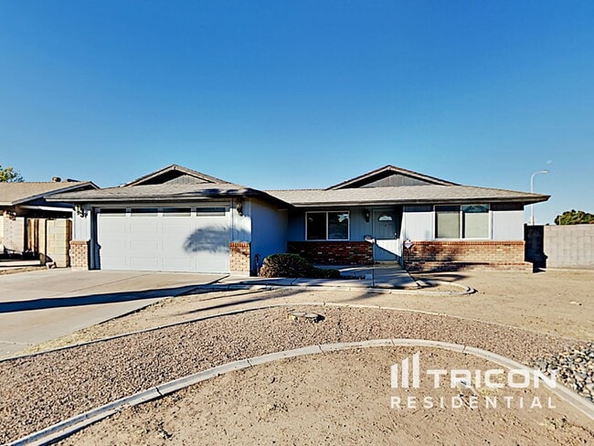 Building Photo - 2308 N Arrowhead Dr