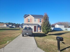 Building Photo - 3 Bedroom House