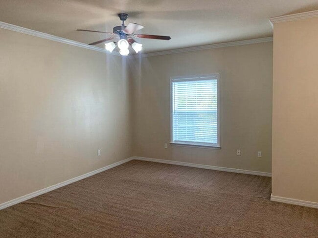 Building Photo - "Spacious 3-Bedroom Townhouse Retreat in Fort Walton Beach!"
