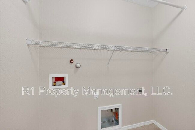 Building Photo - 2713 Violeta Cir SE