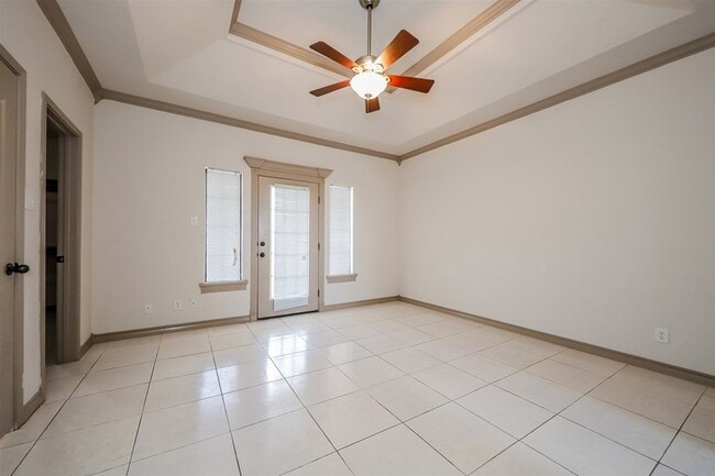 Building Photo - 305 Lake Clark Ct