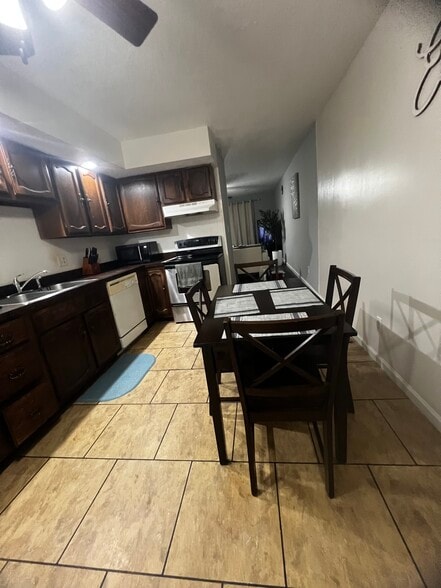 Building Photo - 1400 Shiloh Dr