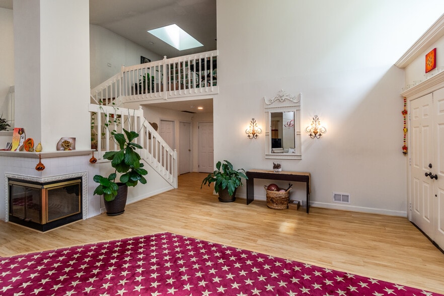 Entranced Foyer - 5 Nottingham Cir