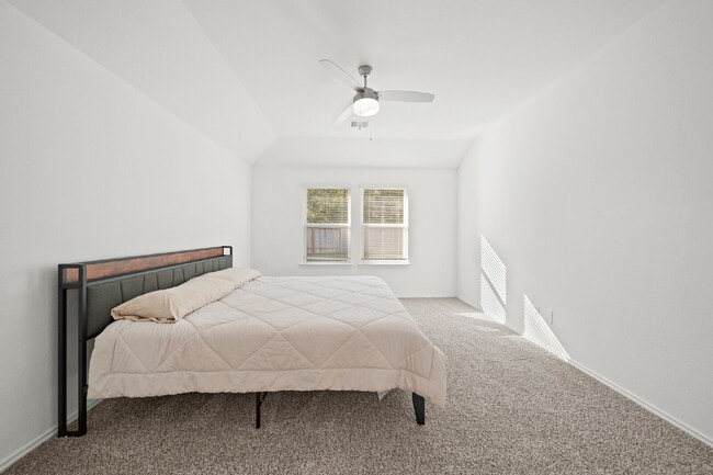 Building Photo - "Charming 4-Bed Sanctuary with Granite Elegance in Magnolia!"