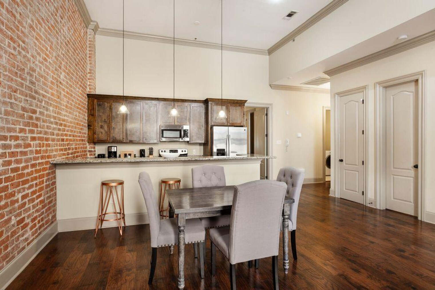 Building Photo - 30 Baronne St