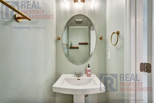 Building Photo - 8937 Daybreak St