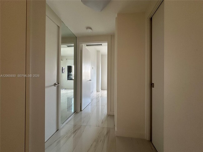 Building Photo - 251 Crandon Blvd