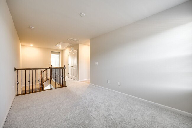 Building Photo - Beautiful 3-bedroom, 3.5 bath townhome in ...