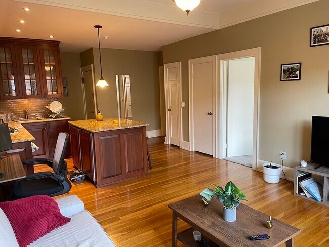 Building Photo - 400 Marlborough St