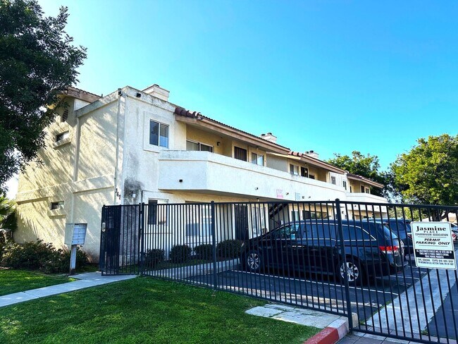 Building Photo - ~!!NOW AVAILABLE!! 2BD/2BTH ~ Welcome to C...